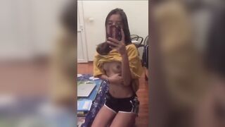 愛自拍的苗條小妹 3