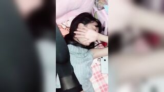 鄰家毛衣小女孩絲襪脫一半擡起雙腿爆插沖擊，內射輸出。