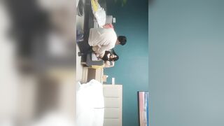 【小夏探花】老金十級粉絲，手法相似，眼鏡妹極品大胸，脫光後判若兩人，淫蕩小嬌娃，舌吻啪啪激情如火