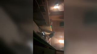 影院偷拍 小情侶後排直接動手 女的好騷哦