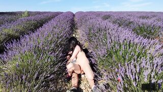 美女為求刺激來到郊外和大雞吧男友野戰 藍天白雲下上位打樁無套內射