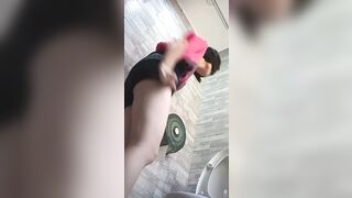 遊樂場女廁全景偷拍 各種極品美鮑魚-04