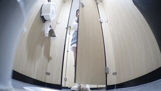 酒吧女廁全景偷拍 高顏值模特兒級美女掰開褲衩噓噓-02