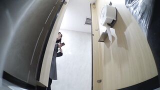 酒吧女廁全景偷拍 高顏值模特兒級美女掰開褲衩噓噓-04