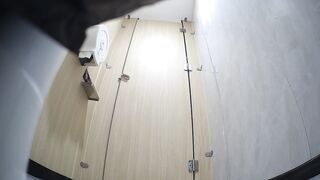 酒吧女廁全景偷拍 高顏值模特兒級美女掰開褲衩噓噓-07