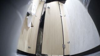 酒吧女廁全景偷拍 高顏值模特兒級美女掰開褲衩噓噓-06