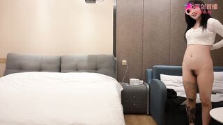 探花王安全 約了個剛破處沒多久的精神小妹 胸還在發育 準備換人了 但她可憐兮兮的說服我就定了她 開始滿心歡喜的到後面被幹沉默了