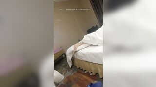 SPA性感黑絲熟女技師酒店3P-3