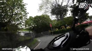 【狠台北】hentaipei5269 巨乳女大甩奶 3P亂干淫水失禁