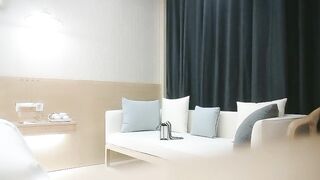 太痛了 你把套子摘了 不要射裡面 長髮小少婦騷穴被大屌操的受不了 主動要求無套快點射