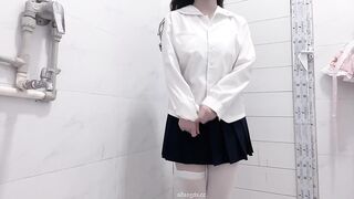 巨乳嫩妹 自摸噴水 露出呲尿-13