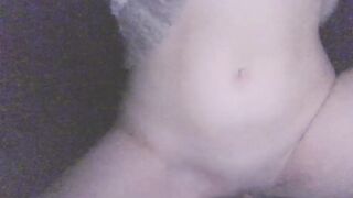 巨乳嫩妹 自摸噴水 露出呲尿-12