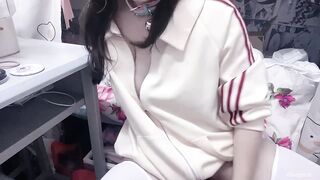 巨乳嫩妹 自摸噴水 露出呲尿-21