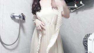 巨乳嫩妹 自摸噴水 露出呲尿-22