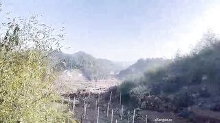 巨乳嫩妹 自摸噴水 露出呲尿-25