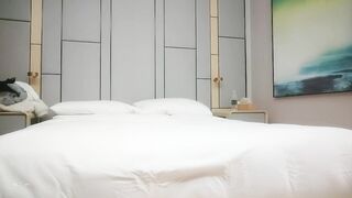 用你的大雞巴征服我 快點用力 有感覺了 要來了 漂亮巨乳小姐姐一線天粉鮑舔了又舔 後入偷偷無套