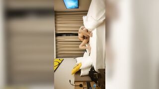 探花歐陽專攻良家 聊聊天調調情，埋頭舔逼舔的很爽，大屁股上位騎乘抽插，翹起屁股猛烈撞擊搞完走人