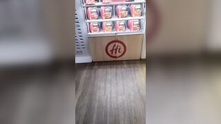 週末約炮極品黑絲美少婦 在商場女廁隔間裡各種高難度姿勢啪啪