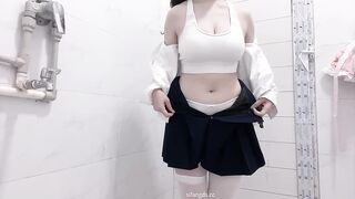 巨乳嫩妹 自摸噴水 露出呲尿-13