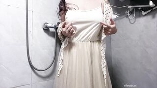 巨乳嫩妹 自摸噴水 露出呲尿-19