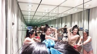 身材超正混血女神和閨蜜試衣間換衣自拍流出3