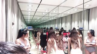 身材超正混血女神和閨蜜試衣間換衣自拍流出3