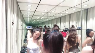 身材超正混血女神和閨蜜試衣間換衣自拍流出3