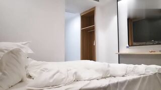 探花山哥酒店約炮剛下海不久的會所兼職妹被瘋狂抽插到呻吟亂叫